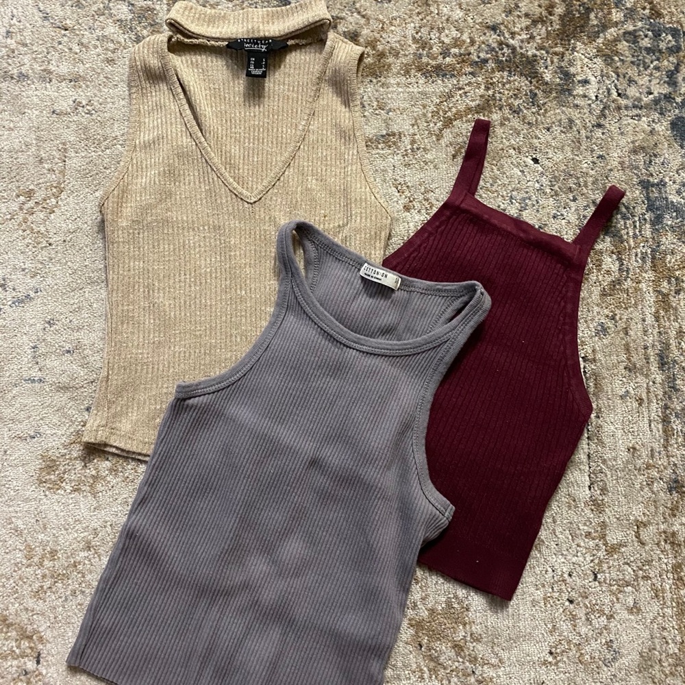 BUNDLE! 3 pcs of cropped tops Size Small